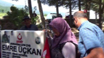 Şampiyonluk madalyasını şehit yeğeninin mezar taşına astı