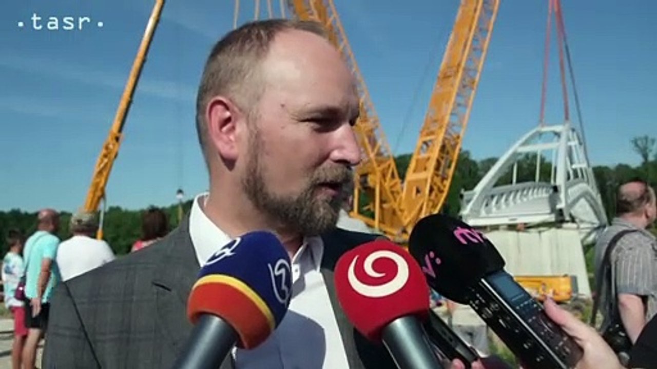 KOPČANY: Otočili lávku cez rieku Morava