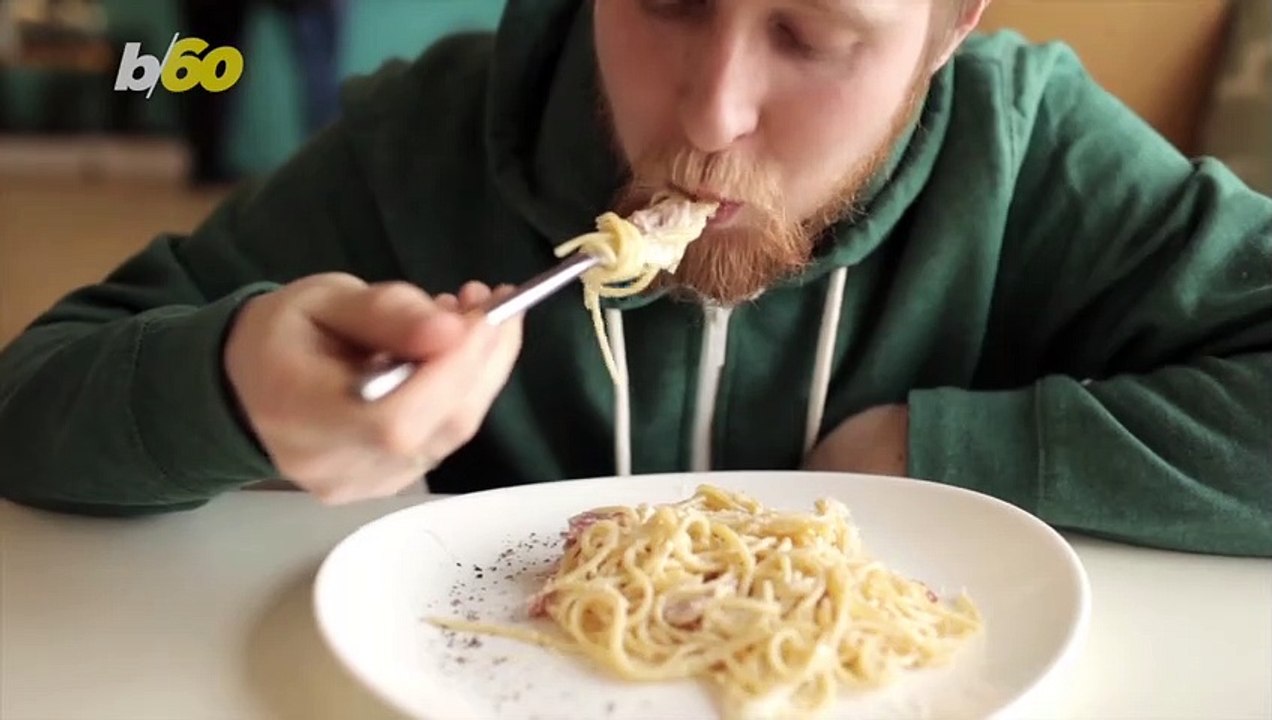 5 Foods That Take Minutes To Cook In The Microwave