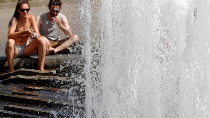 Statt Sonnencreme: Mann schmiert sich Eis ins Gesicht