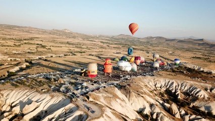 Kapadokya balon festivalini 100 bin turist takip etti