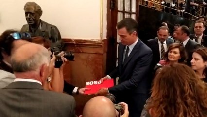 La salida del hemiciclo de Pedro Sánchez tras fallar su investidura