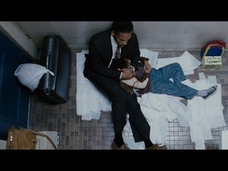 Ce père s'enferme avec son fils dans les toilettes d'une gare pour ne pas...