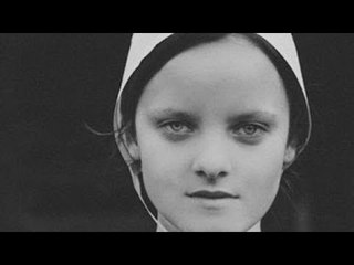 Cette fille vit comme au Moyen-Âge. 12 ans p...