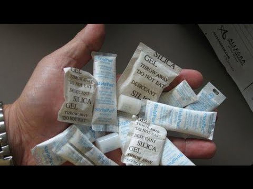 Todo mundo joga o saquinho de gel de sílica fora. Isso é um erro!
