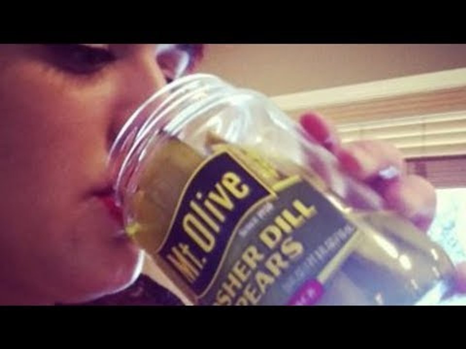 9 remédios incomuns para curar ressaca de todo o mundo. O nº 3 é….