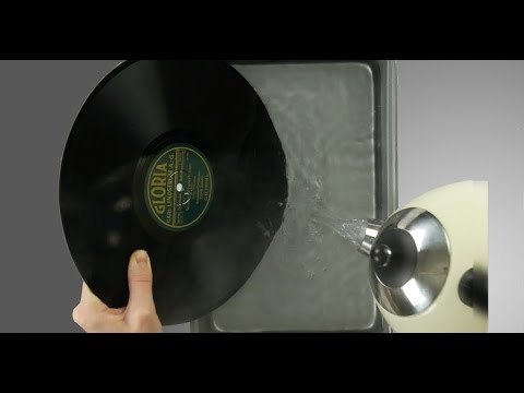 Ela despeja água quente no vinil! Grandes ideias!