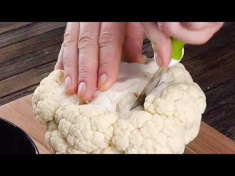 Enfoncez la spatule dans le chou-fleur et décrochez les fleurons