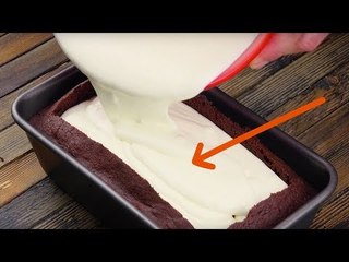 Sous la crème, c'est le fruit qui rend ce gâteau d'été si spécial