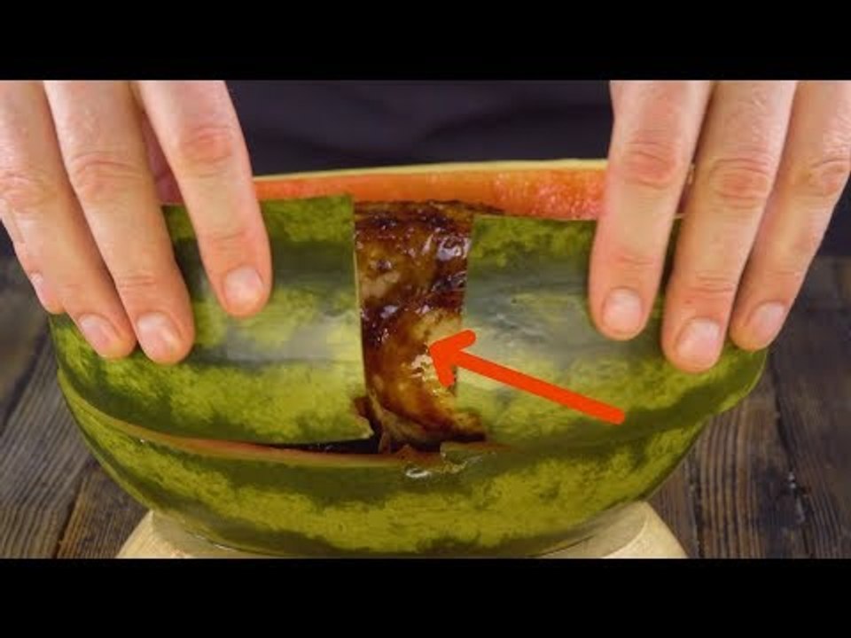 Coupez la pastèque en deux, vous n'en reviendrez pas !