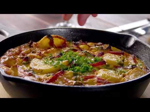 Coupez les moitiés de pommes de terre en tranches. Vous ne pourrez pas y résister !