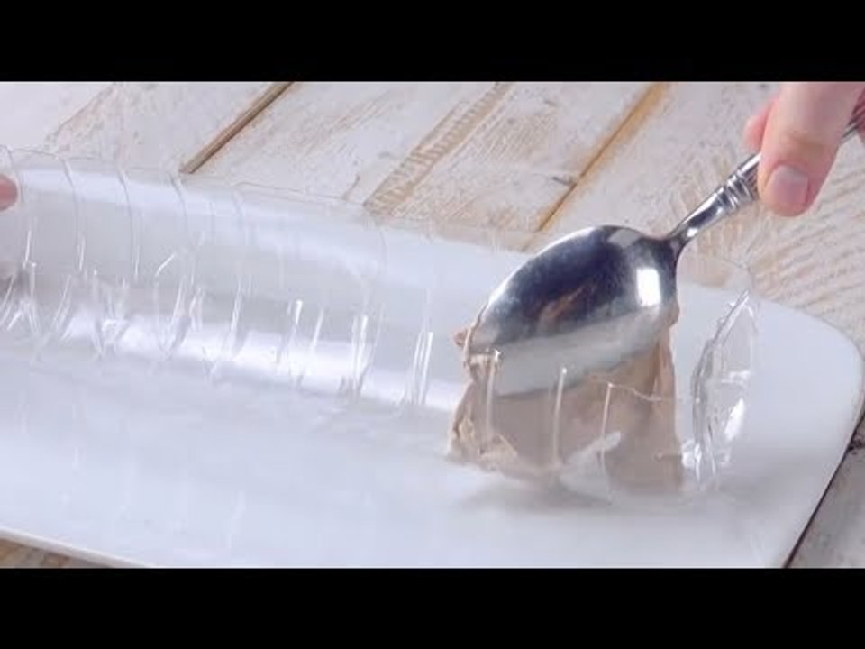 Découpez 2 bouteilles en plastique. Le résultat sera délicieux !