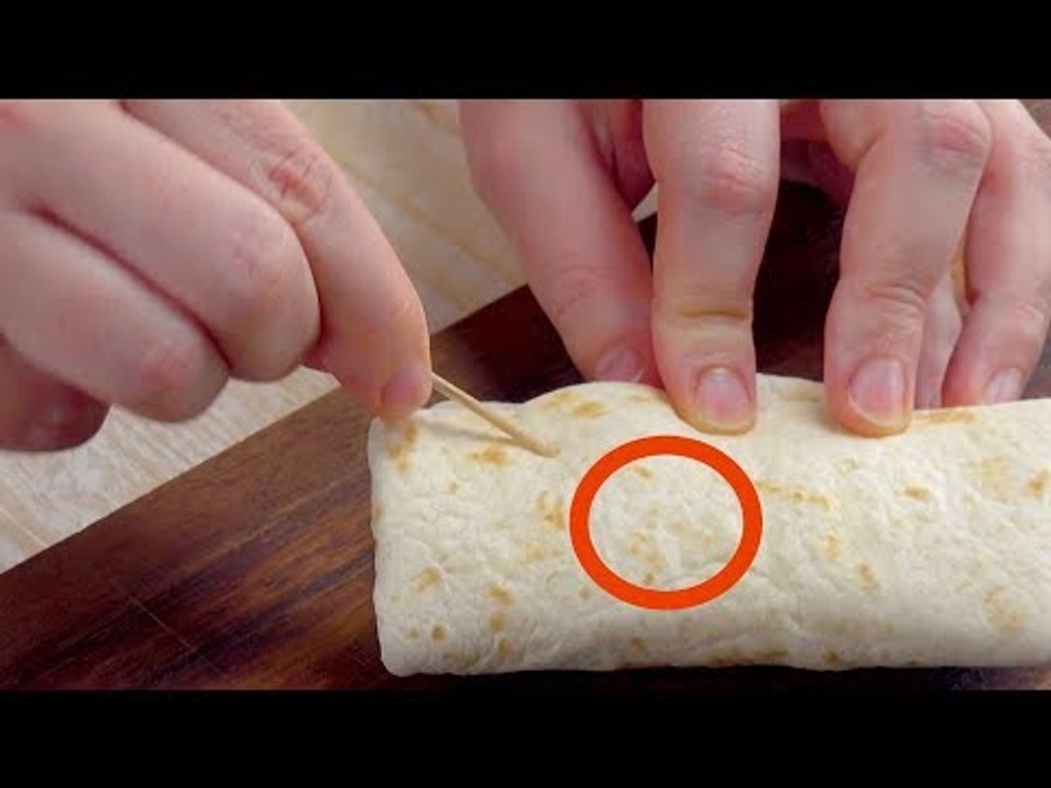Enfoncez le cure-dent profondément dans la pâte. Le résultat va vous faire saliver !