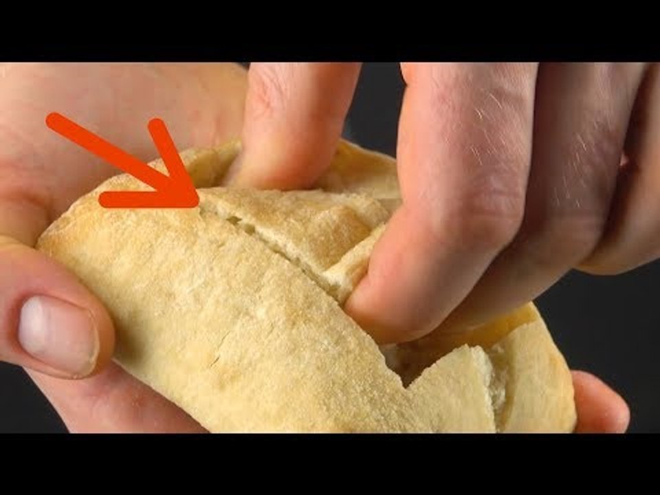 Il découpe un rectangle dans 9 petits pain. Le résultat va vous étonner !
