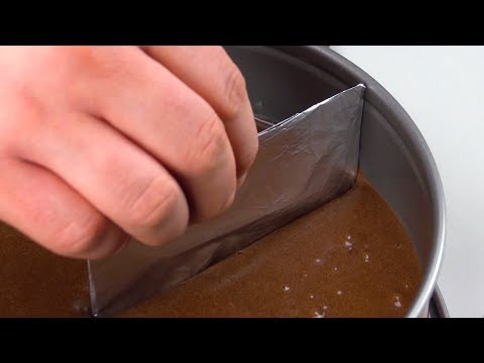 Mettez 6 cartes dans la pâte. Ce qui vient se loger entre elles dépassera votre imagination !
