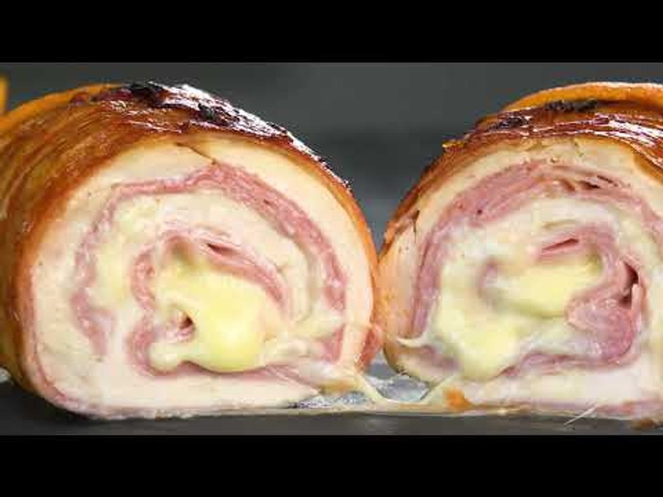 Il se sert de deux moitiés d'orange pour la cuisson. Ingénieux !