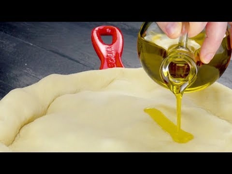 Versez de l'huile sur la pâte. 40 minutes plus tard, c'est l'explosion de saveurs