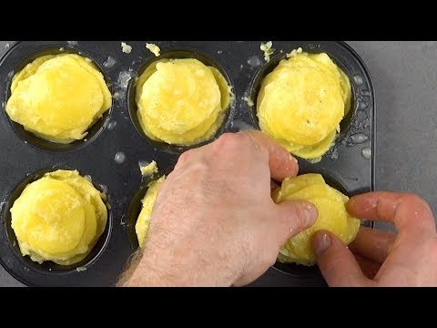 Tours de pommes de terre dans un moule à muffins. 5 tranches de jambon cru e...
