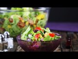 Deliciosa e fácil de fazer: Salada arco-íris com molho de abacate