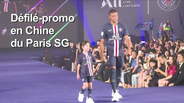 Neymar et Mbappé présentent les nouveaux maillots du PSG