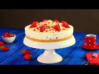 Sabor indescritível: Torta de morango com fios de creme.