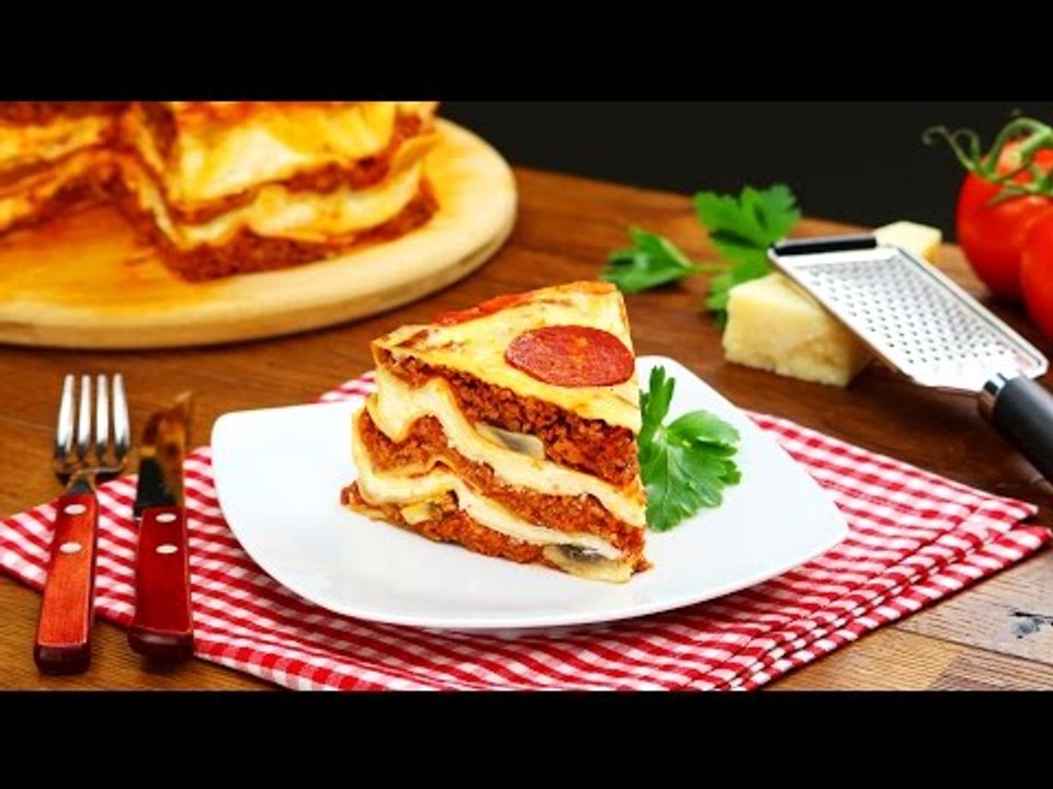 O Garfield lamberia as patas: lasanha de pizza.