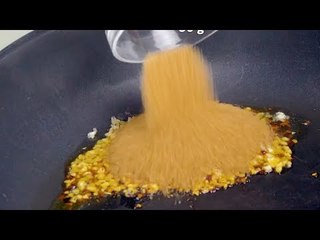 A princípio parece uma massa normal, mas depois chega o frango.