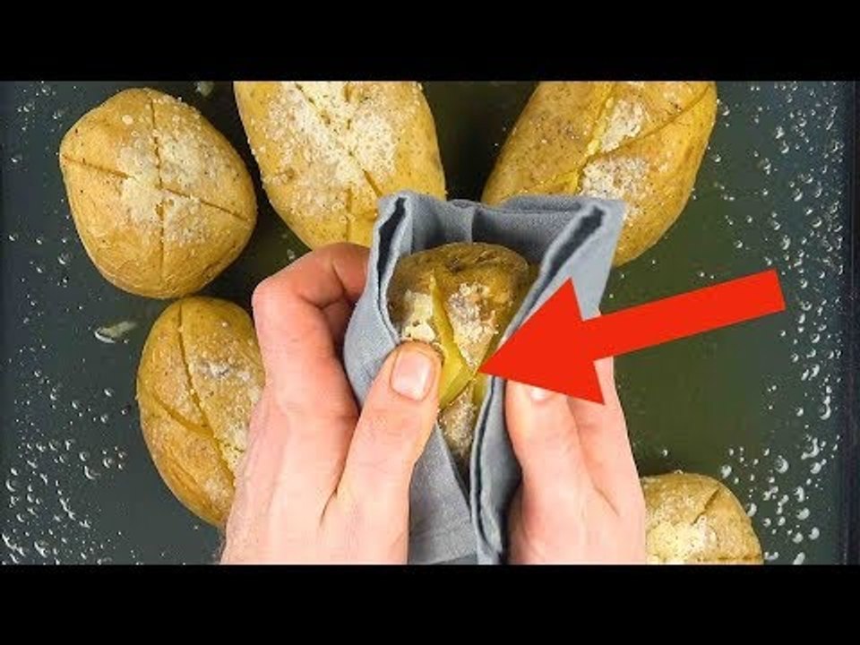 Ele faz um X em 10 batatas. 45 minutos depois o resultado é maravilhoso