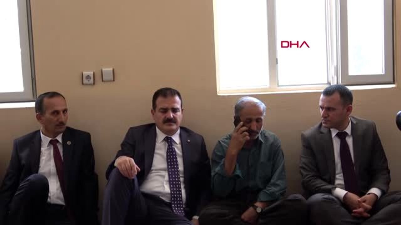 HAKKARİ Vali Akbıyık, Şemdinli'deki patlamada ölen Çelik'in taziyesine katıldı