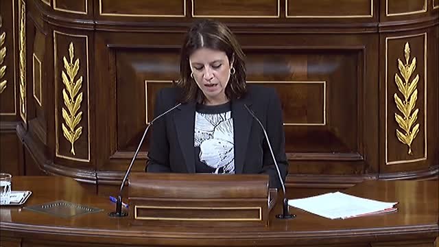 Lastra reprocha a Iglesias su abstención y éste responde desde su escaño: ¡Qué poca vergüenza!