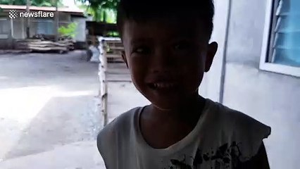 Skin-crawling footage of a queen termite wriggling around in the Philippines