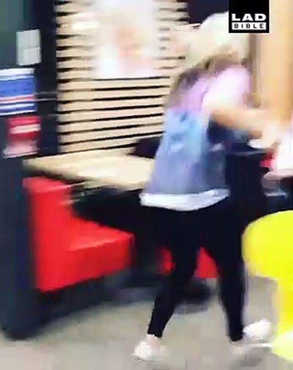 Quand tes amis ont décidé de te briser la nuque : compilation de gamelles douloureuses