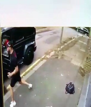 Mesut Özil ve Kolasinac'a bıçaklı saldırı girişimi!