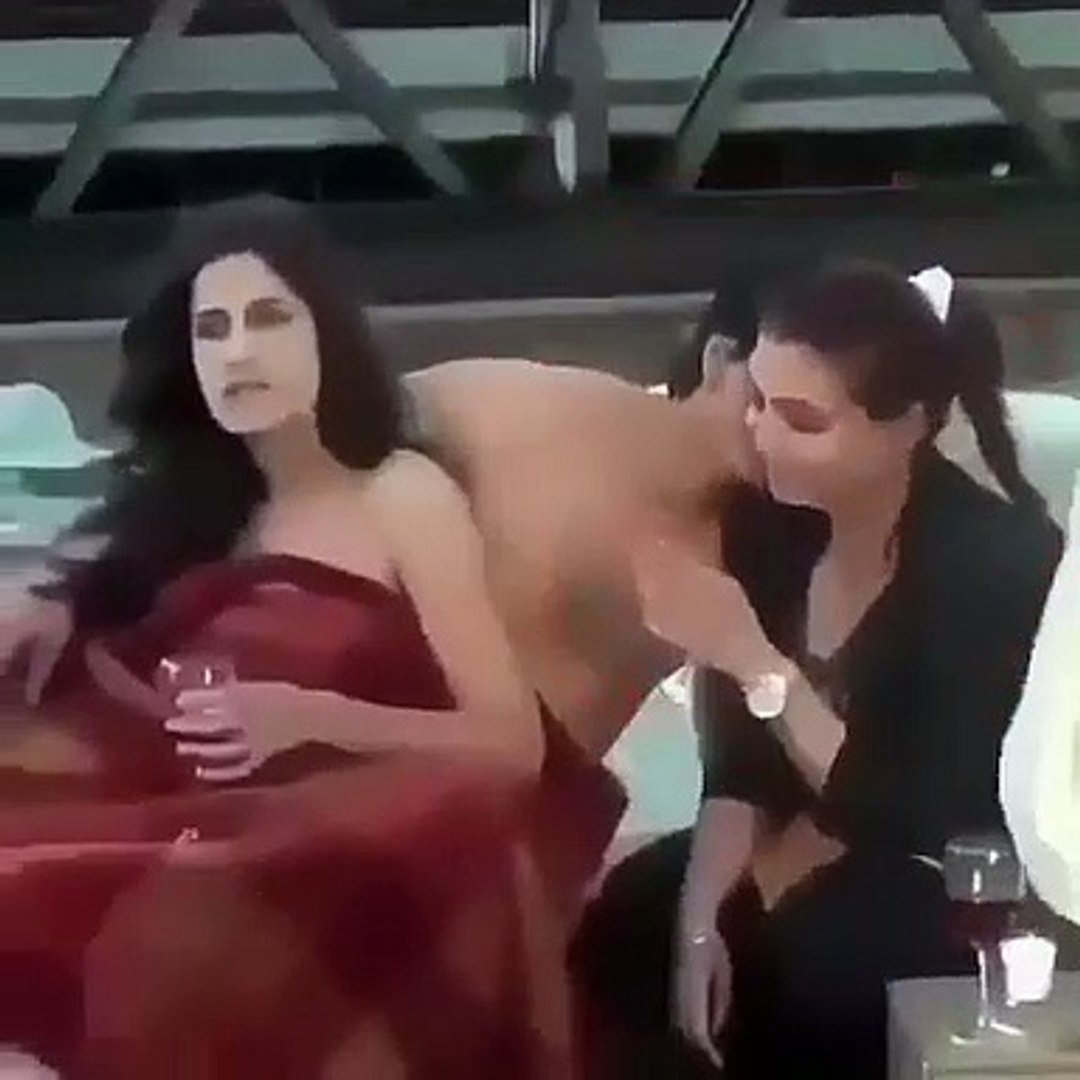 sharuk khan romantic with makeup artest