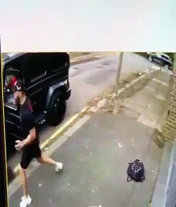 Mesut Özil'e restoran çıkışı bıçaklı saldırı: İşte o anlar