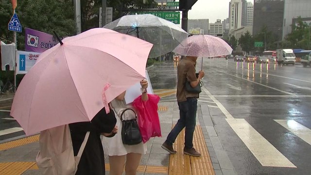 [날씨] 중부 호우특보...모레까지 300mm↑ 폭우 / YTN