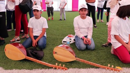 Çocuklar kaleci oldu, belediye başkanı penaltı attı