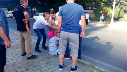 Kızına araba çarpan anne sinir krizi geçirdi