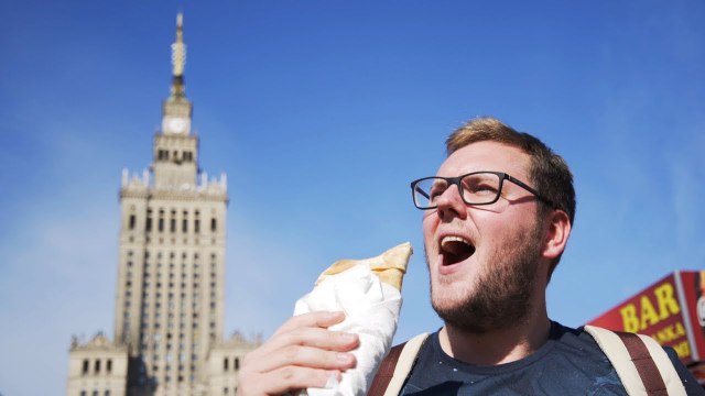 TYPOWY TURYSTA W WARSZAWIE