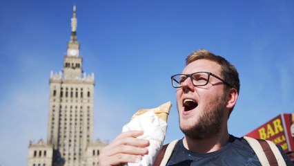 TYPOWY TURYSTA W WARSZAWIE