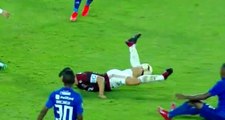 Eski Fenerbahçeli futbolcu Diego'nun ayağı kırıldı