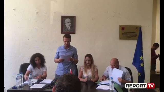 Report TV - Betohet kryetari i ri i këshillit bashkiak të Devollit