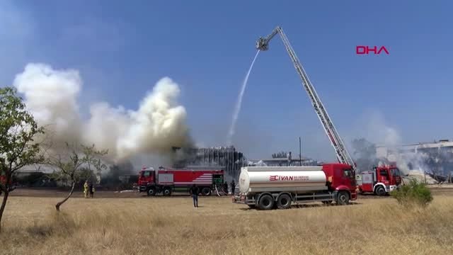 İzmir'de palet deposunda yangın