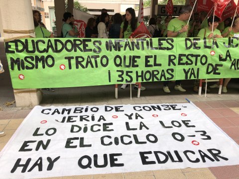 Trabajadores de escuelas infantiles mantienen sus reclamaciones