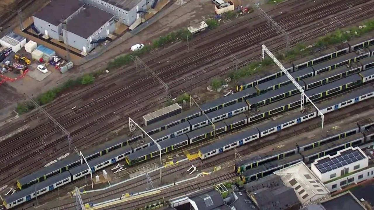 Commuters face disruption caused by heat