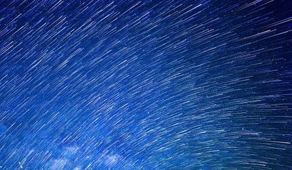 Quel avenir pour les étoiles, galaxies et amas ?