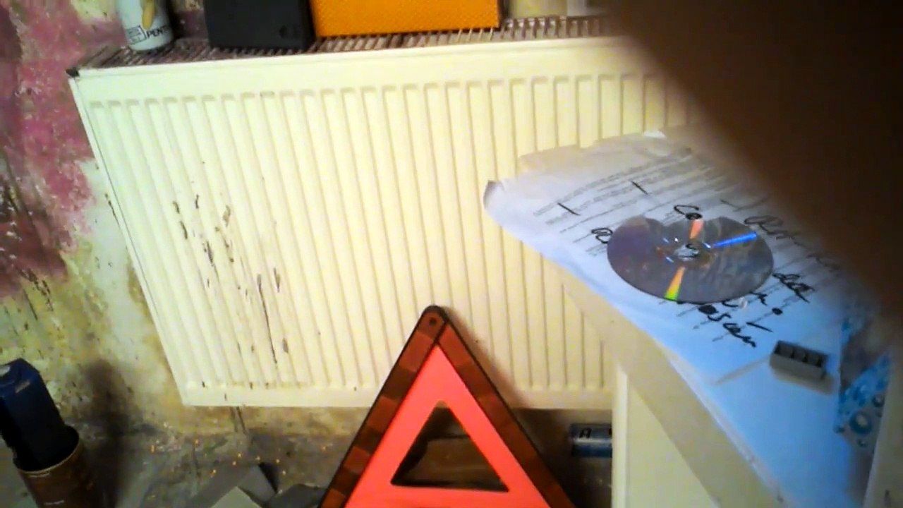 dünnschissaufbereitug während mit einer softair auf wachtturmliteratur geschossen wird und diese vernichtet wird, alter.