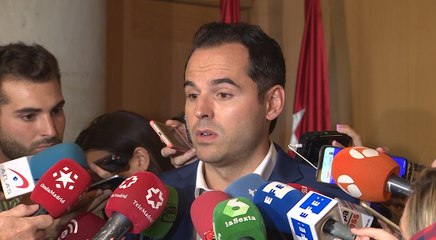 Cs pide a Vox que les mande un documento para desbloquear el gobierno de Madrid