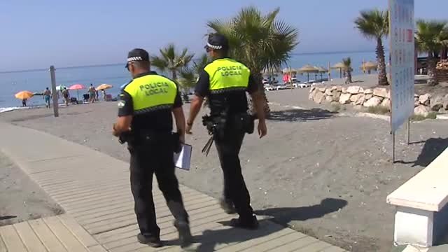 Hasta 300 euros de multa por coger sitio en primera línea de playa