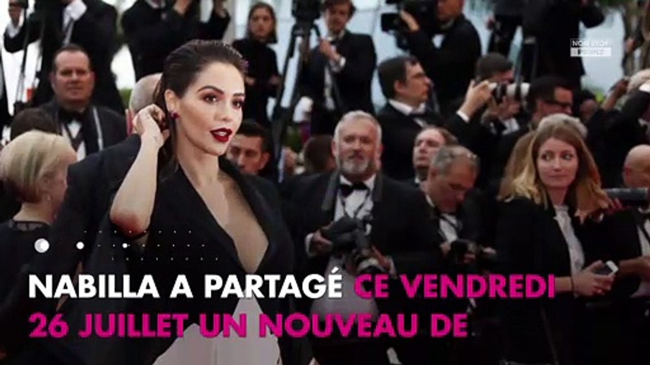 Nabilla enceinte de six mois : la future maman partage son bonheur avec une photo topless